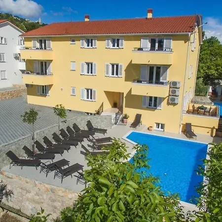 In Mit Eigenem Balkon Baska (Krk)