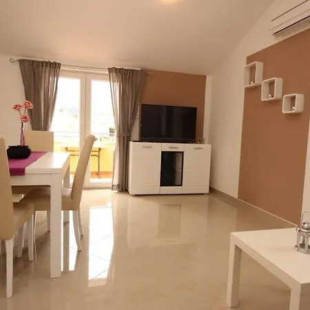 In Mit Eigenem Balkon Baska (Krk)
