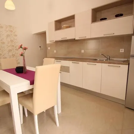 Apartment In Mit Eigenem Balkon Baska (Krk)